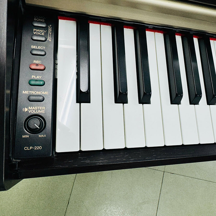 Đàn Piano Điện Yamaha CLP-220R 2 Đàn Piano Điện Yamaha CLP-220R - Ảnh 2