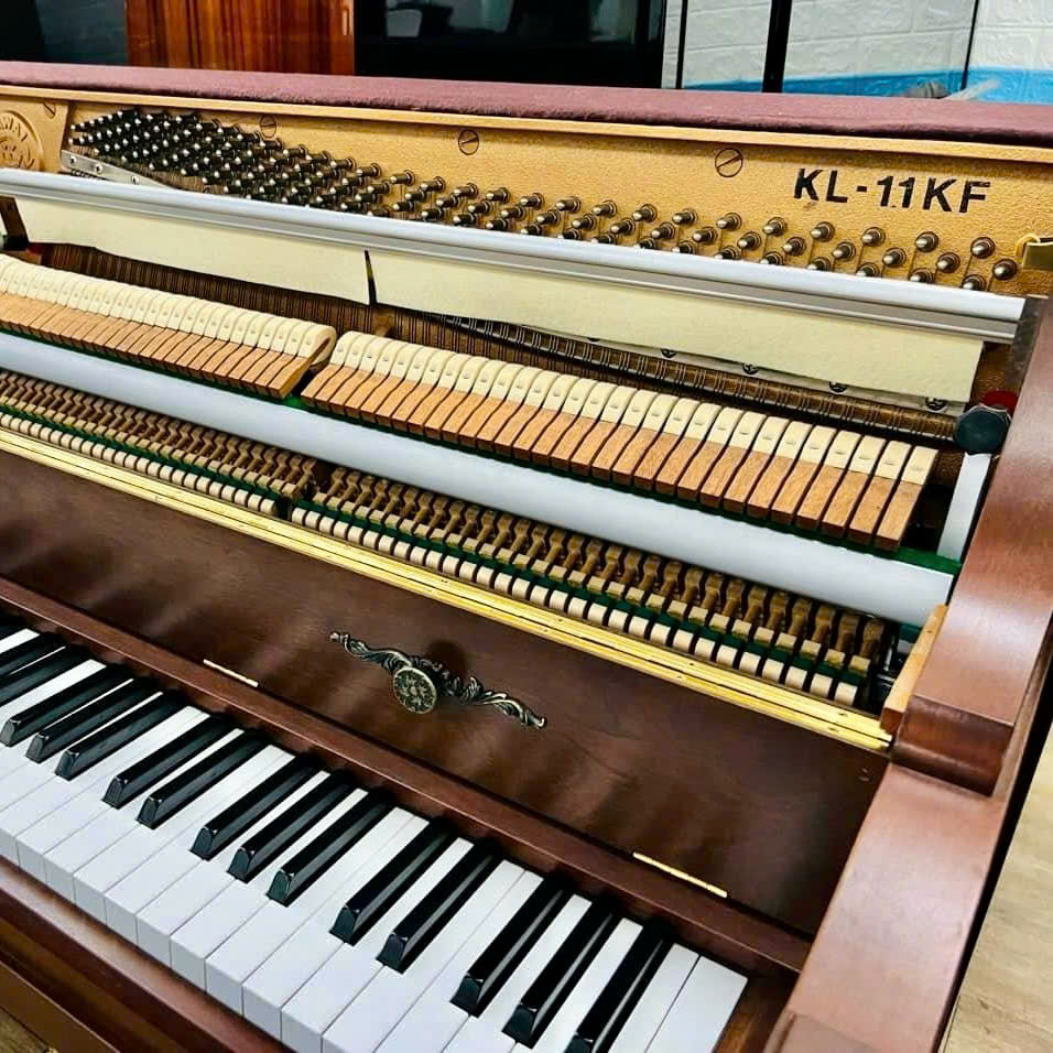 Piano Cơ Kawai KL-11KF – Đàn Upright Nhật Bản Nhỏ Gọn, Sang Trọng 2 Piano Cơ Kawai KL-11KF – Đàn Upright Nhật Bản Nhỏ Gọn, Sang Trọng - Ảnh 2