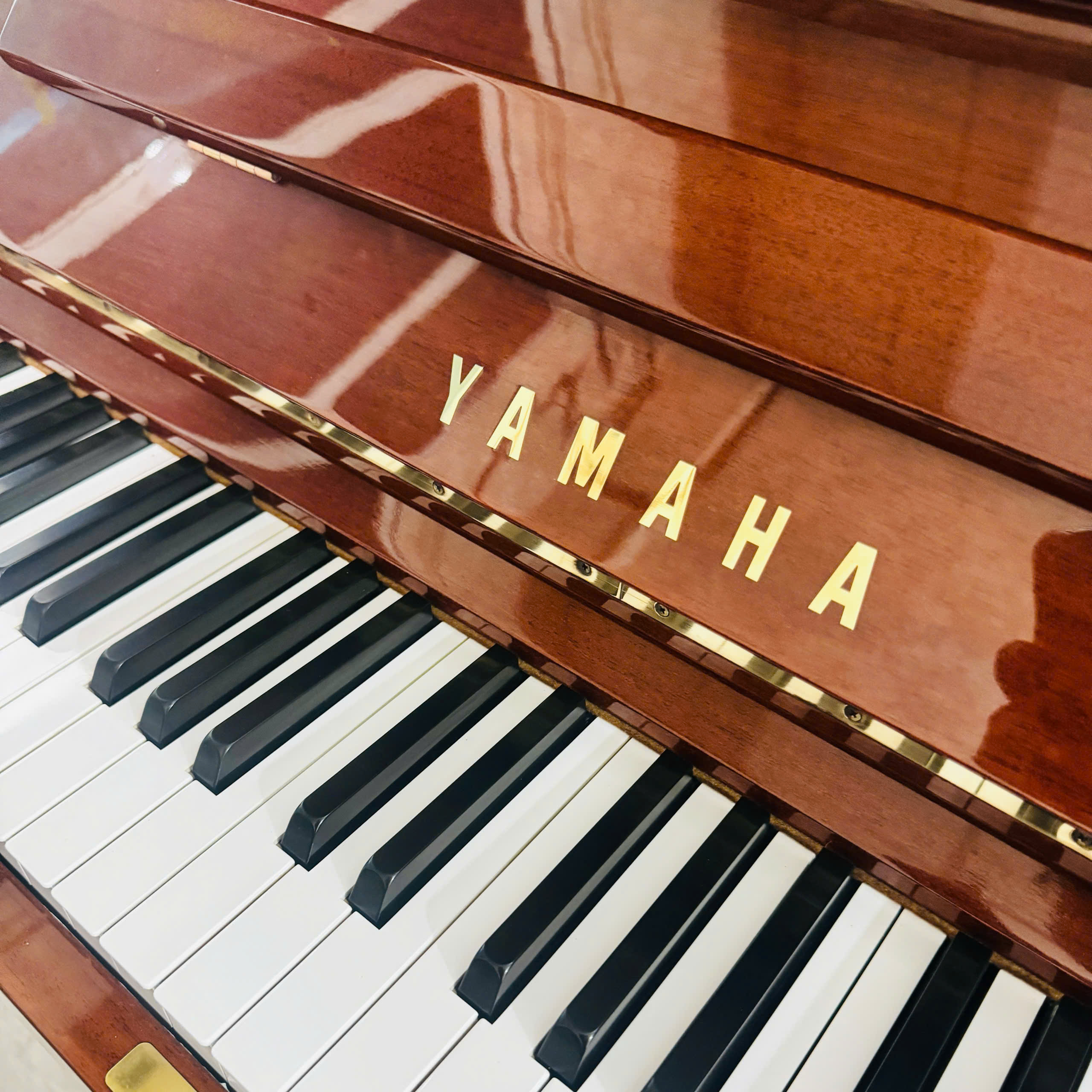 Piano Yamaha W106 Đàn Upright Nhật Bản Bền Bỉ Giá Tốt 13 canh dan piano yamaha w106.jpg