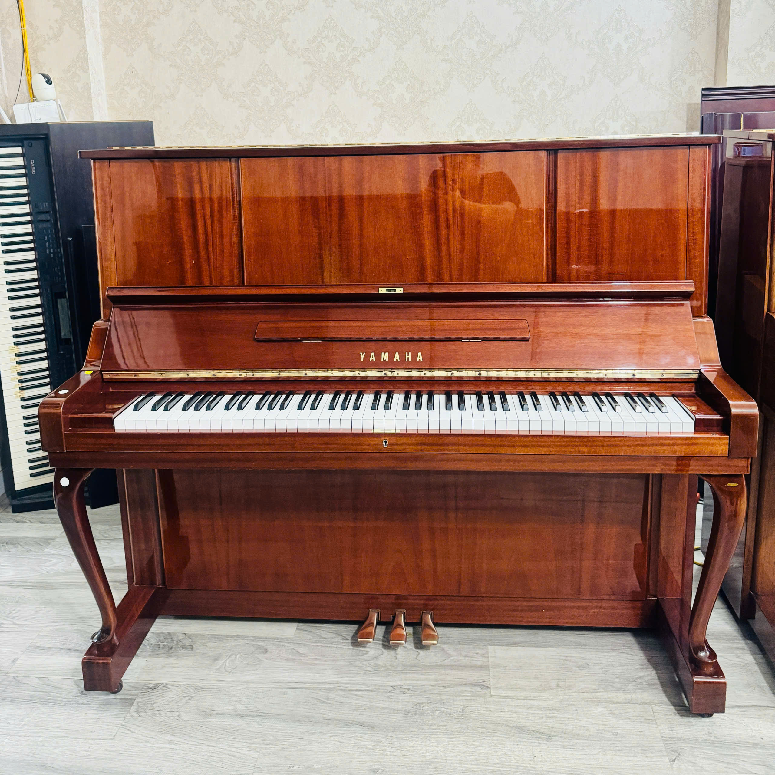 dan-piano-yamaha-w106-go-tu-nhien