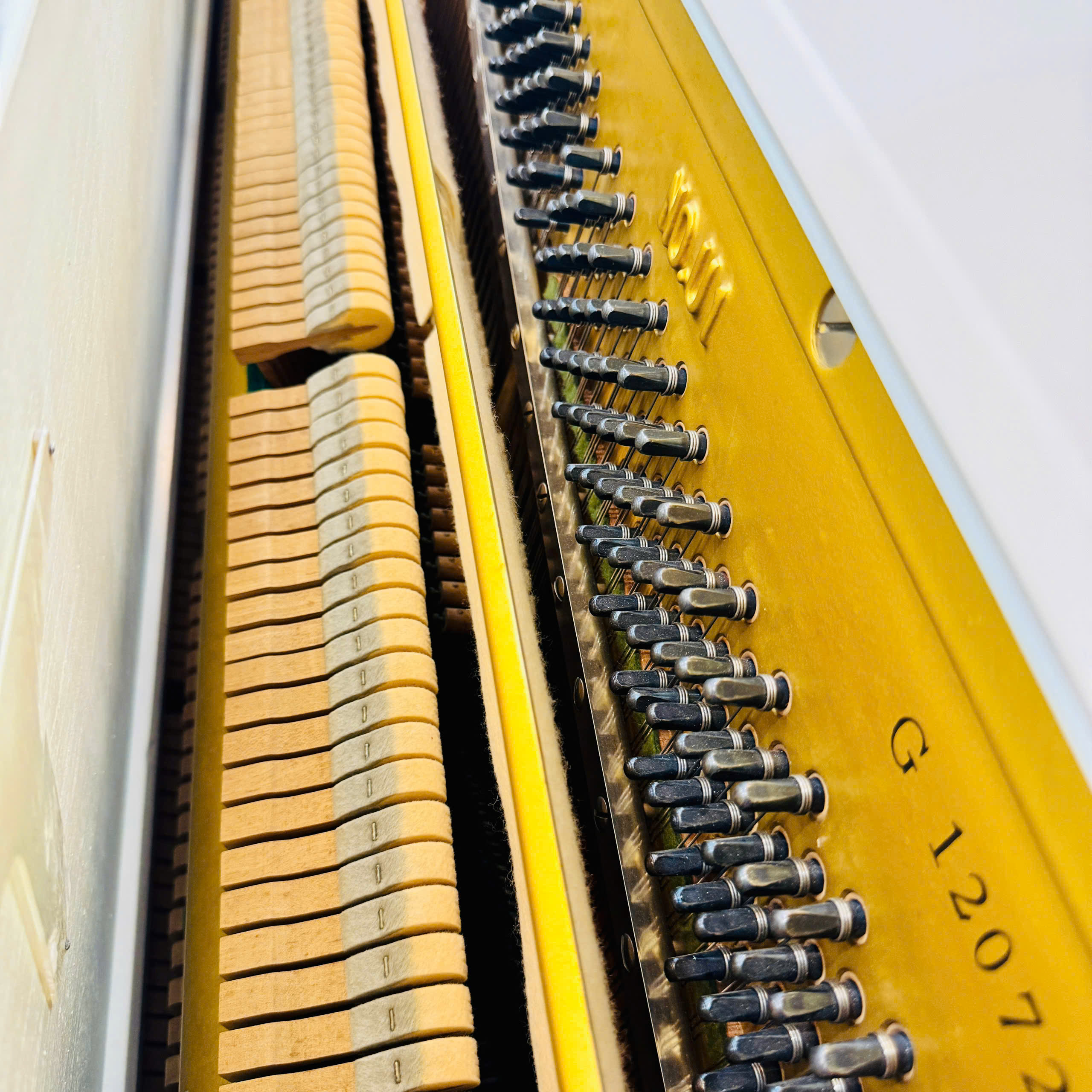 Piano Yamaha U1G Màu Trắng Đàn Upright Nhật Bản Giá Tốt 4 Piano Yamaha U1G Màu Trắng Đàn Upright Nhật Bản Giá Tốt - Ảnh 4