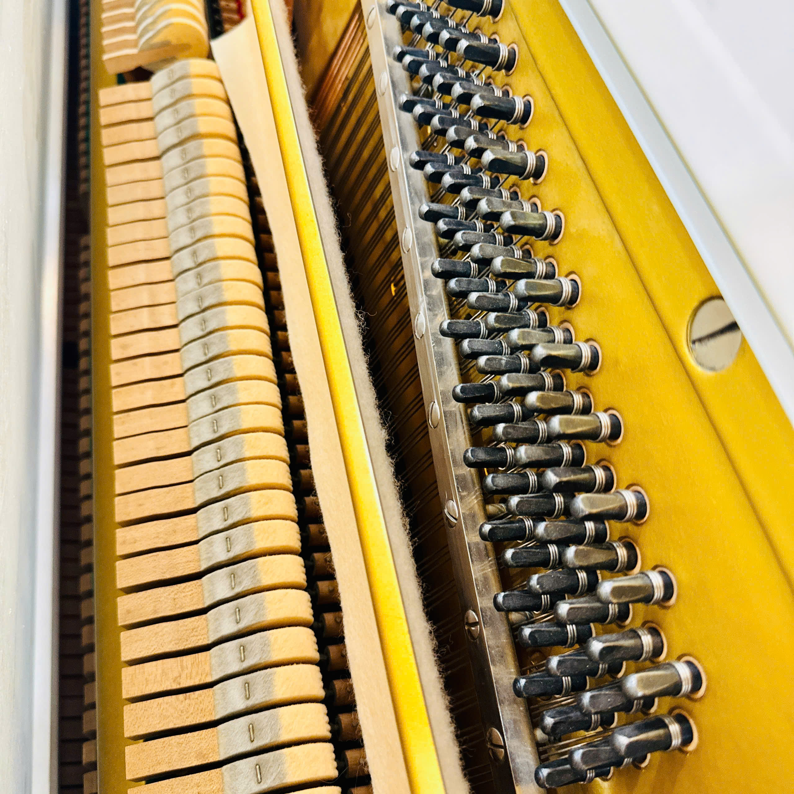 Piano Yamaha U1G Màu Trắng Đàn Upright Nhật Bản Giá Tốt 5 Piano Yamaha U1G Màu Trắng Đàn Upright Nhật Bản Giá Tốt - Ảnh 5