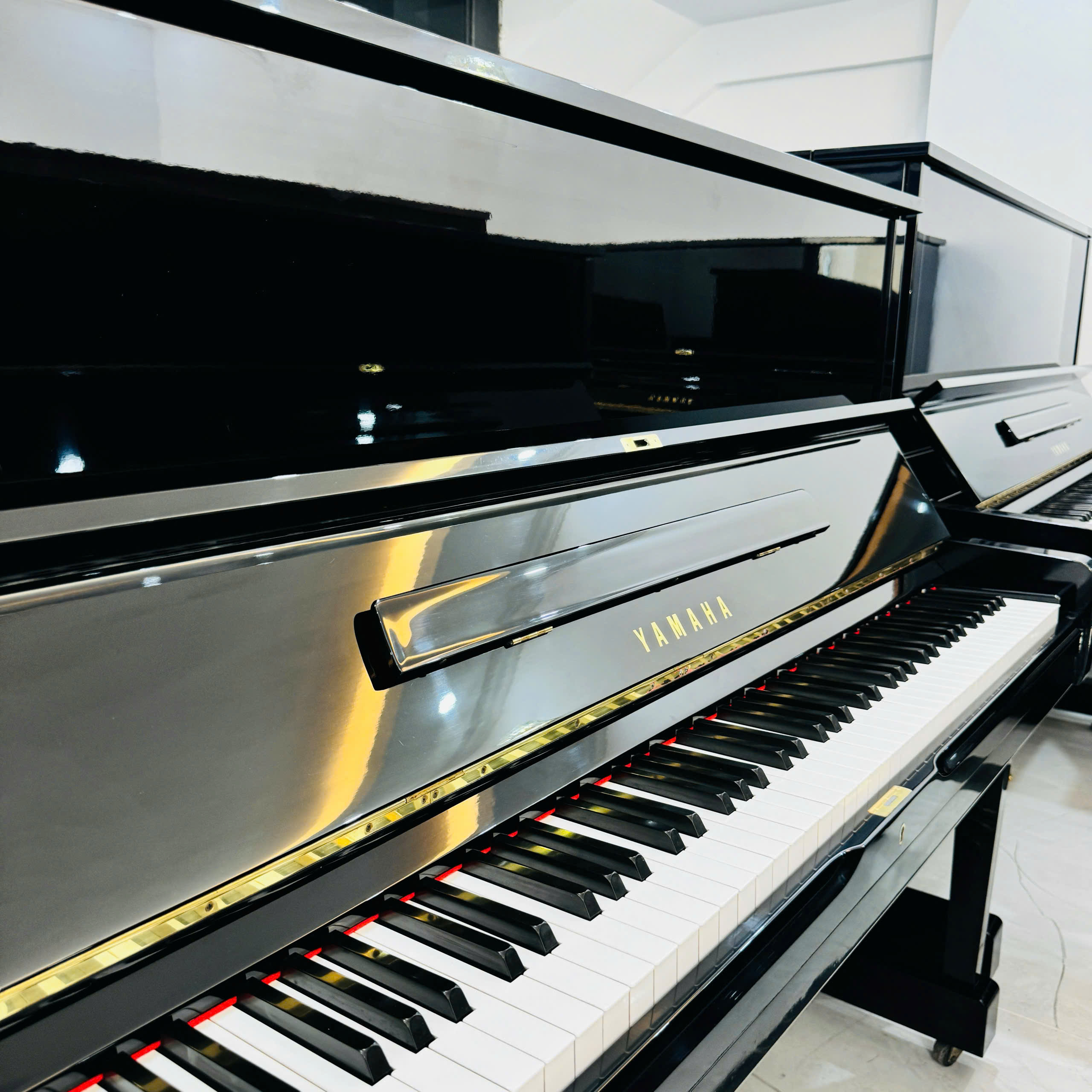 Piano Yamaha U1M Đàn Upright Nhật Bản Bền Bỉ Giá Tốt 2 Piano Yamaha U1M Đàn Upright Nhật Bản Bền Bỉ Giá Tốt - Ảnh 2