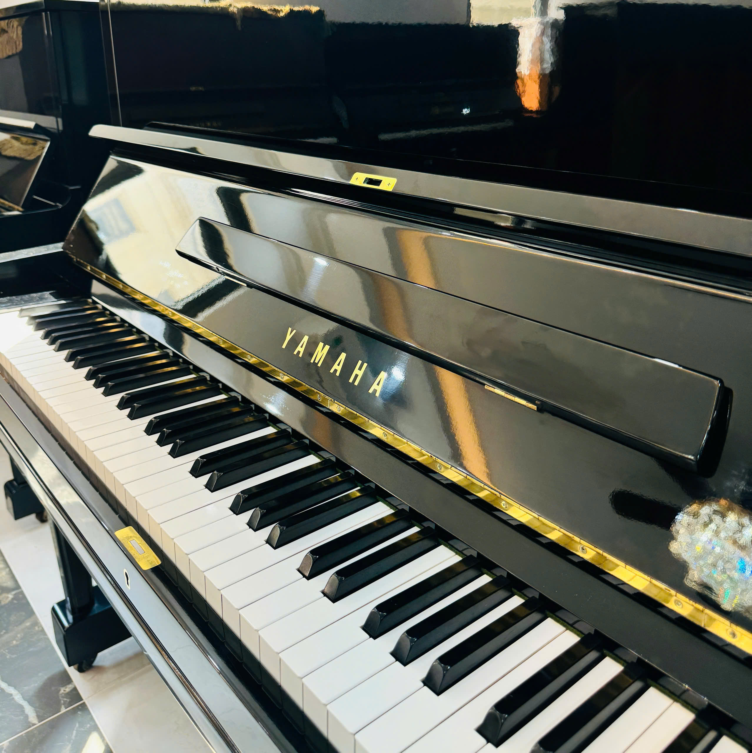 Piano Yamaha U3E Đàn Upright Nhật Bản Bền Bỉ Giá Tốt 3 Piano Yamaha U3E Đàn Upright Nhật Bản Bền Bỉ Giá Tốt - Ảnh 3